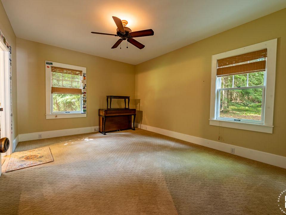 HistoricLakePlacidHome_Bedroom1_Doorway