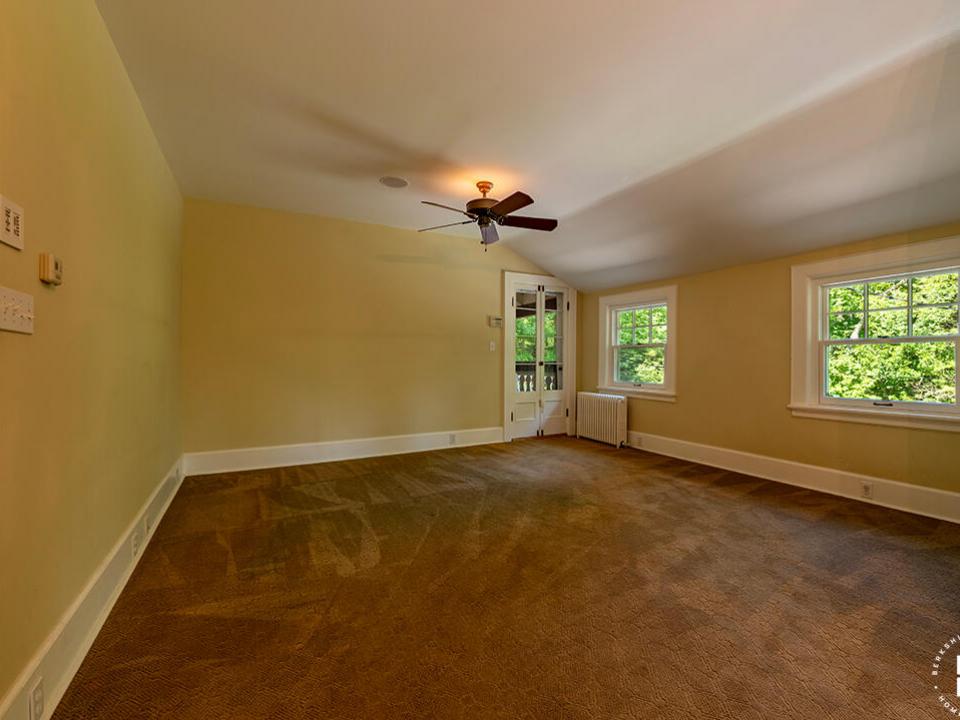 HistoricLakePlacidHome_Bedroom2