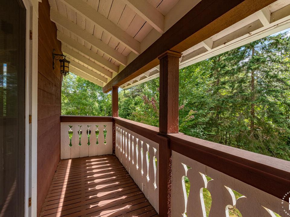HistoricLakePlacidHome_Bedroom3_Balcony_