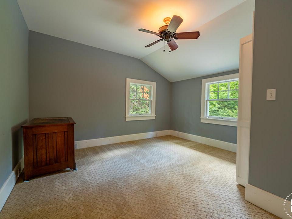 HistoricLakePlacidHome_Bedroom5