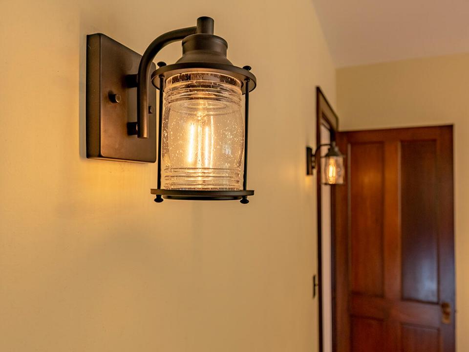 HistoricLakePlacidHome_DR_Sconces