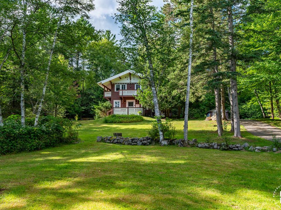 HistoricLakePlacidHome_Exterior_Front