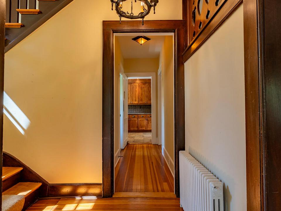 HistoricLakePlacidHome_Hallway