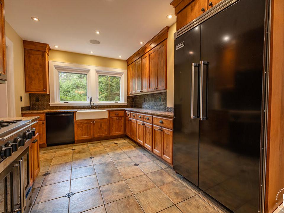 HistoricLakePlacidHome_Kitchen_R