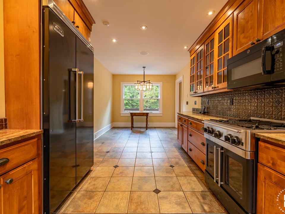 HistoricLakePlacidHome_Kitchen_To_Breakf