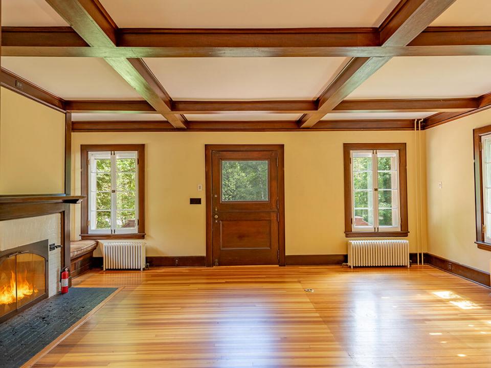 HistoricLakePlacidHome_LR_FrontDoor_V