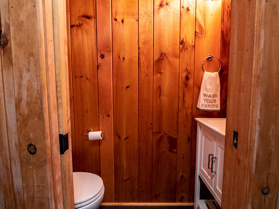 101AkerWood_Bath_Half