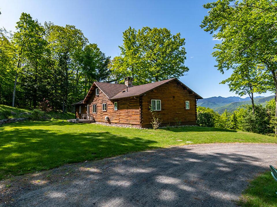 101AkerWood_Exterior_Mountains