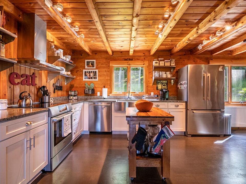 101AkerWood_Kitchen_From_DiningRoom