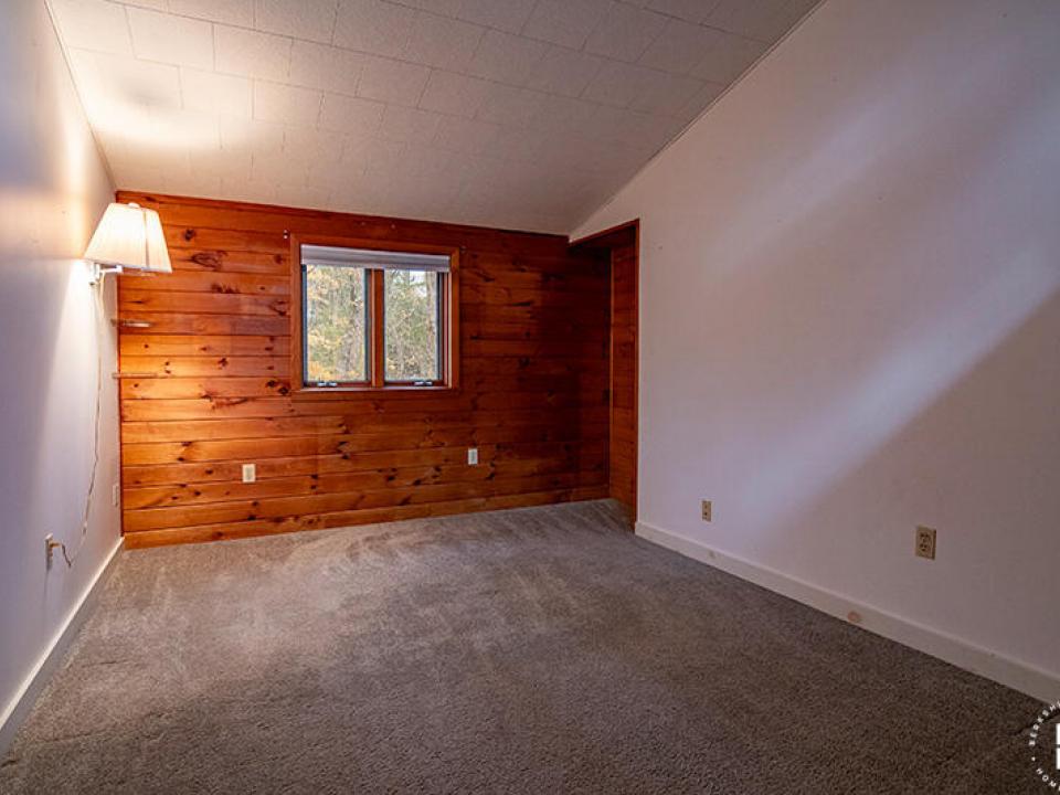 KeeneValleyHomeOnMasonYoung_Bedroom3