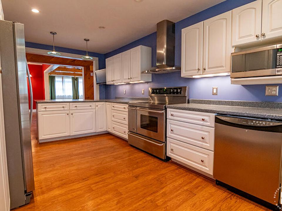 KeeneValleyHomeOnMasonYoung_Kitchen_R