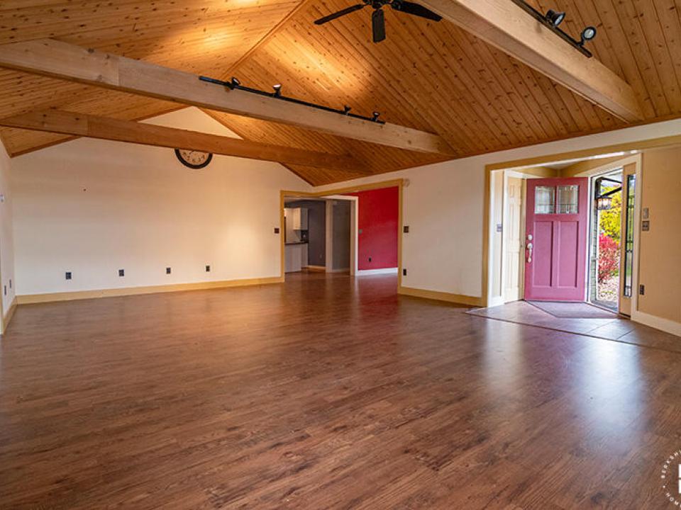 KeeneValleyHomeOnMasonYoung_LivingRoom