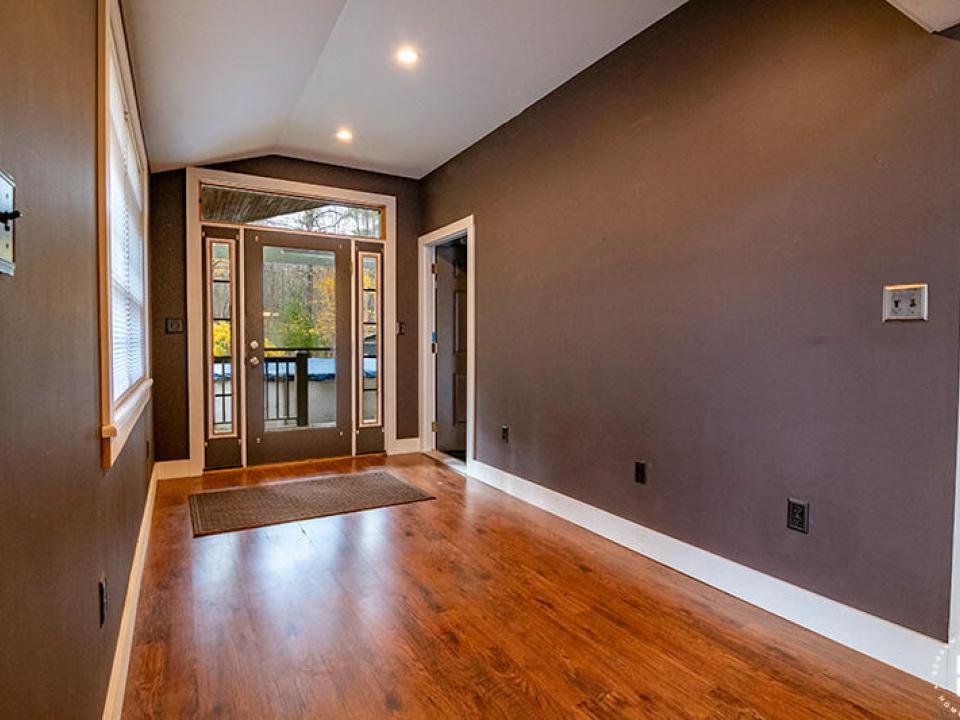 KeeneValleyHomeOnMasonYoung_Side_Entry
