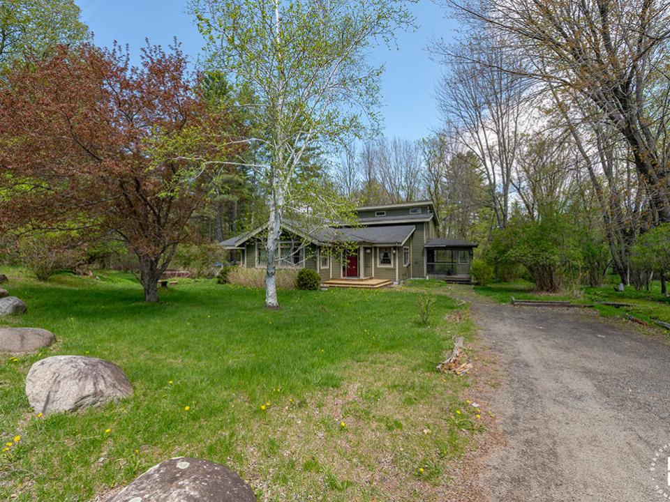 KeeneValleyCottage_Exterior_Driveway