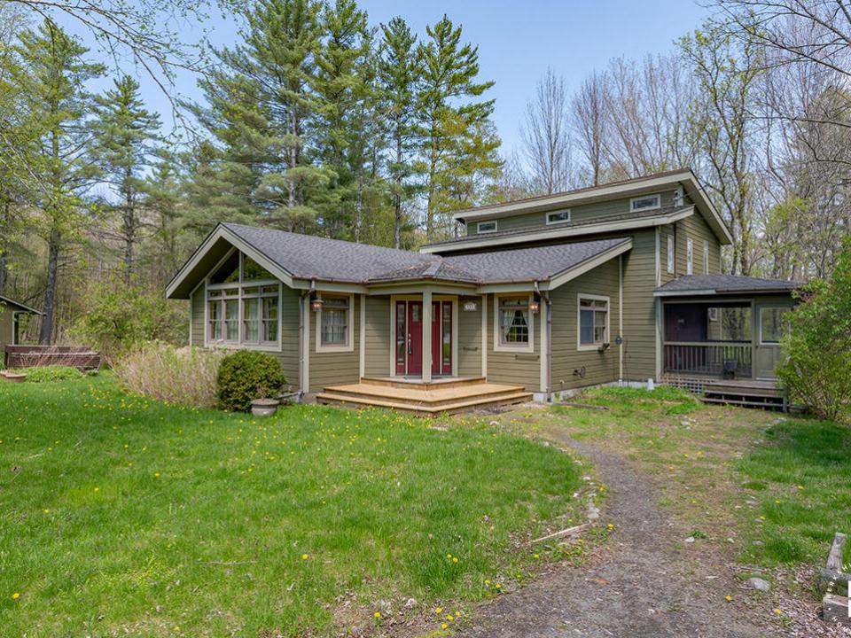 KeeneValleyCottage_Exterior KeeneValleyCottage_Exterior