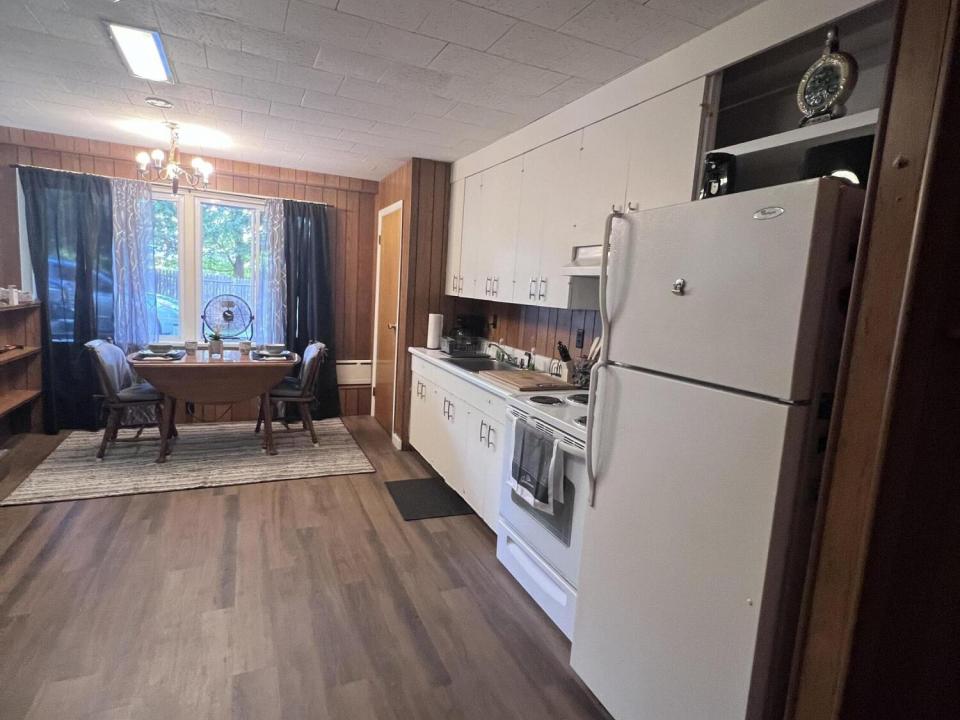 Apt 1 kitchen
