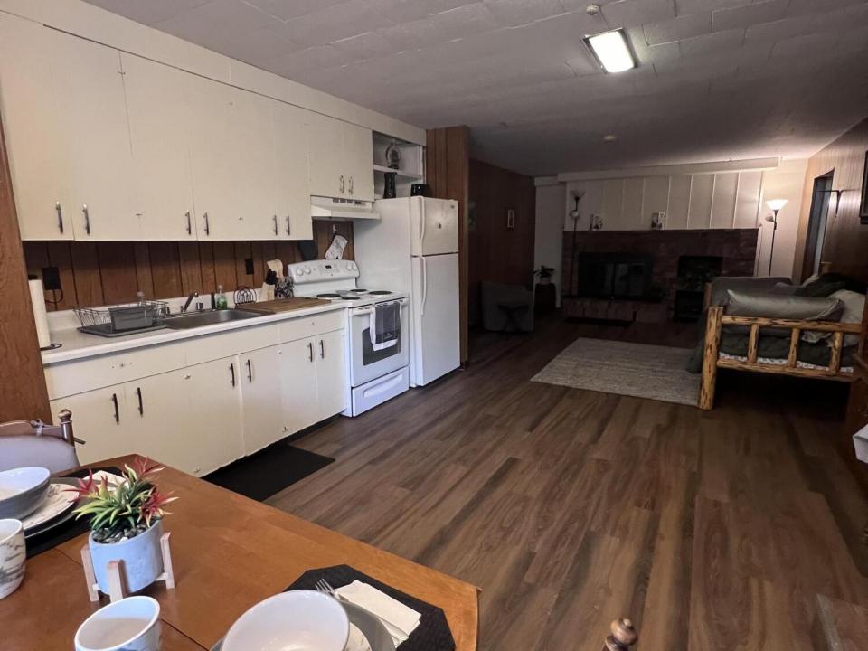 Apt 1 kitchen