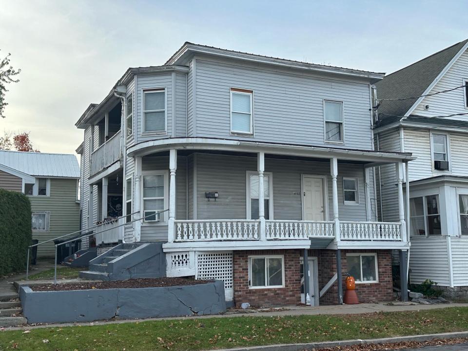 1 Champlain St Side