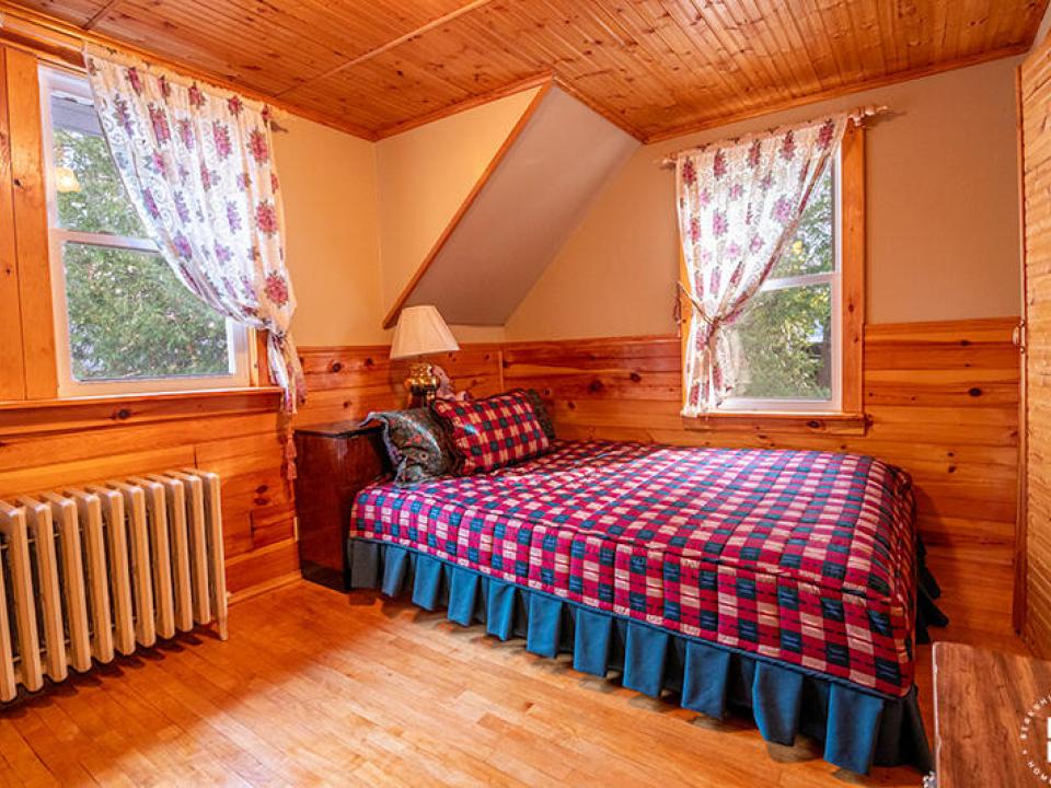 ApartmentBuildingOnSaranacAve_Bedroom2