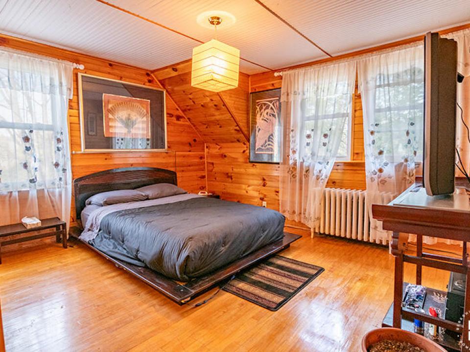 ApartmentBuildingOnSaranacAve_Bedroom3
