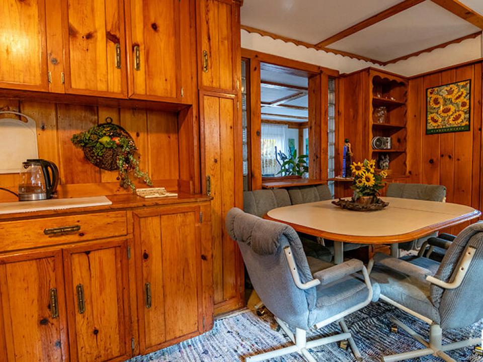 ApartmentBuildingOnSaranacAve_DiningRoom