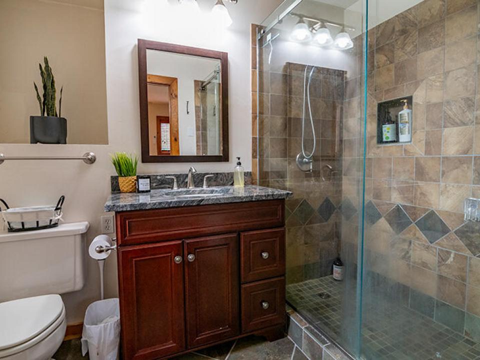 LakePlacidHomeOnCascadeRoad_Bathroom2