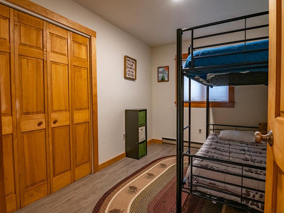 LakePlacidHomeOnCascadeRoad_Bedroom3_Doo