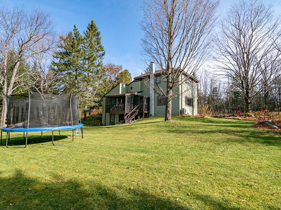 LakePlacidHomeOnCascadeRoad_Exterior_Yar