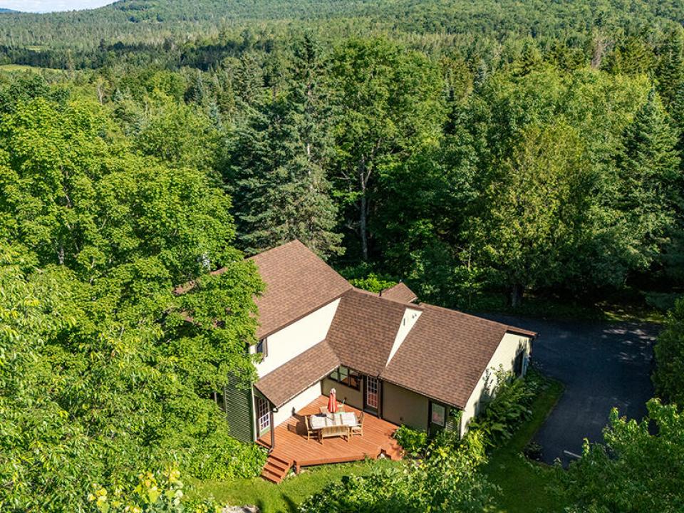 LPHomeOnCascade_A_Exterior_Back_R_Low