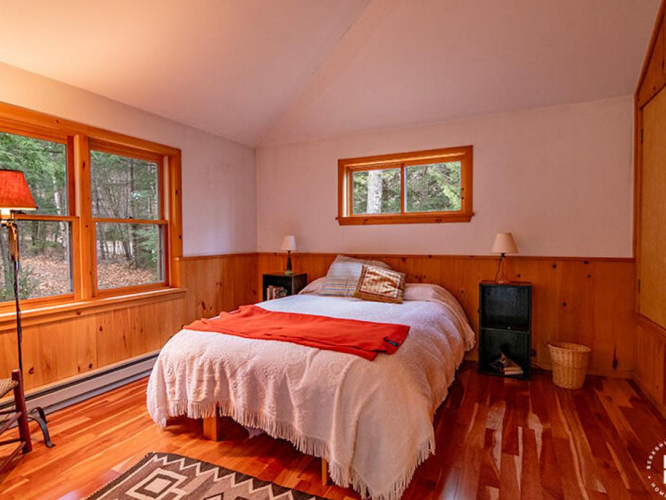KeeneCabinOnBaxterMountainWay_Bedroom1