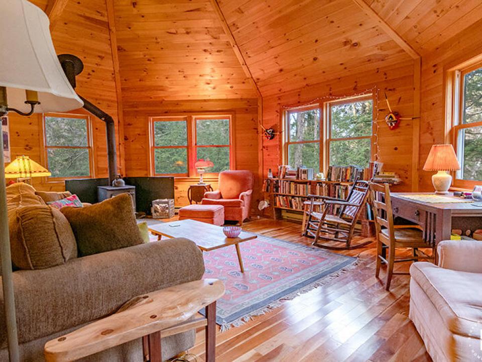 KeeneCabinOnBaxterMountainWay_LivingRoom