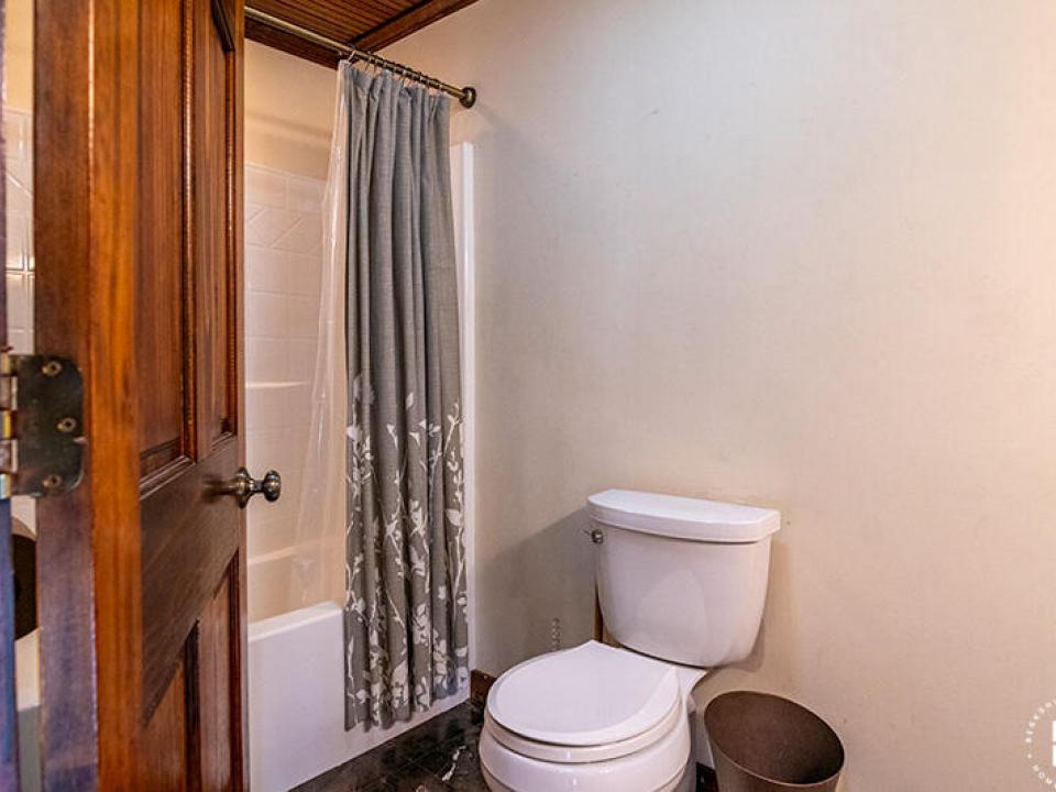 CampBeaverCreekInWilmington_Bathroom1_Sh