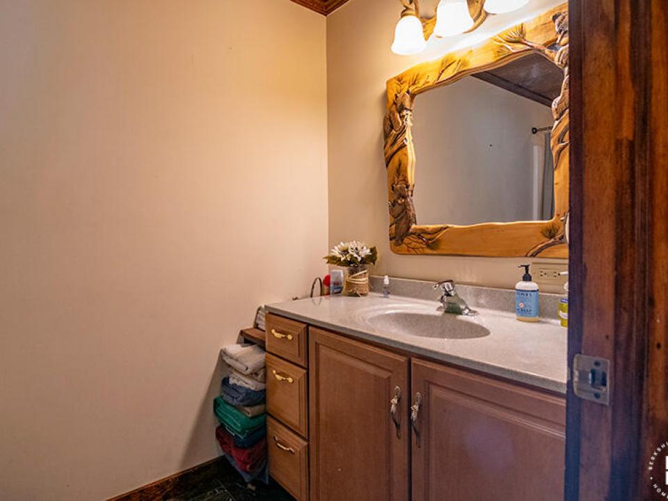 CampBeaverCreekInWilmington_Bathroom1_Va