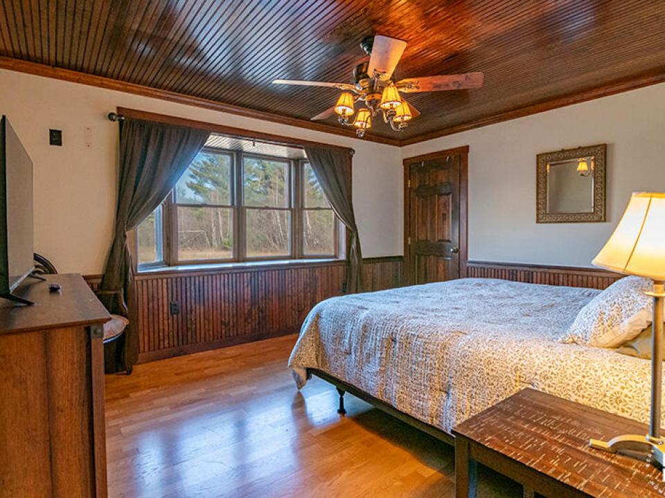 CampBeaverCreekInWilmington_Bedroom2_Fro