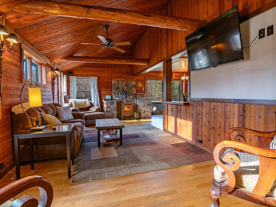 CampBeaverCreekInWilmington_LR_From_Door