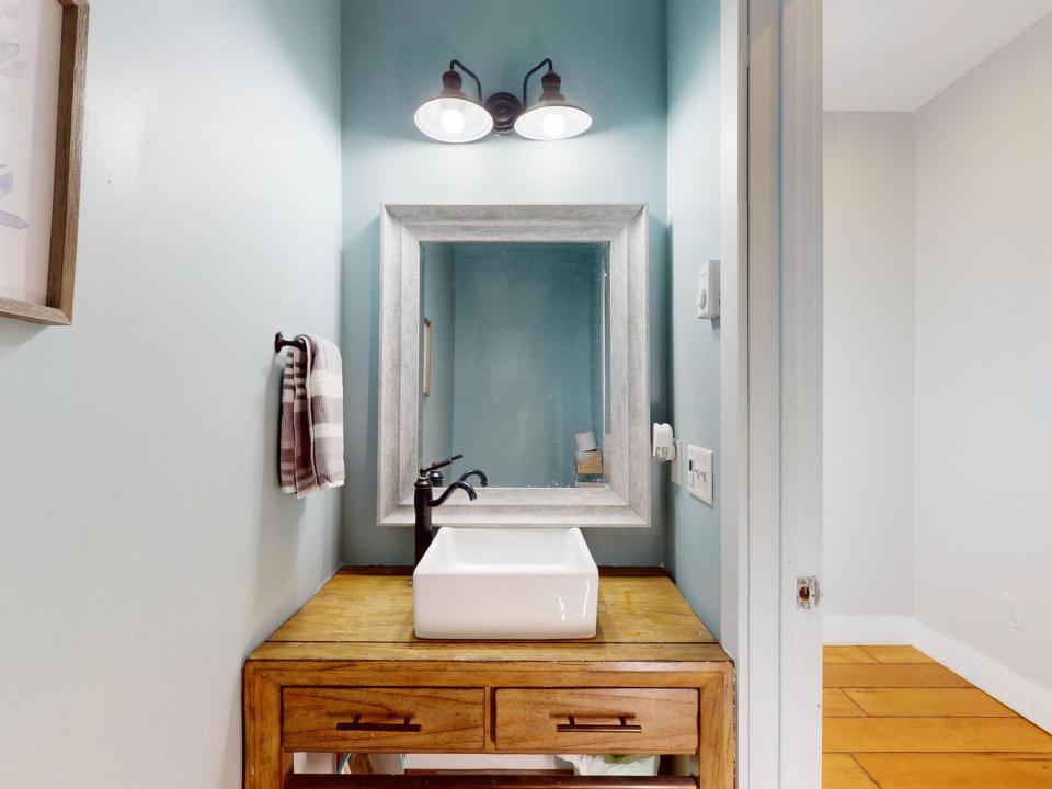1/2 Bath