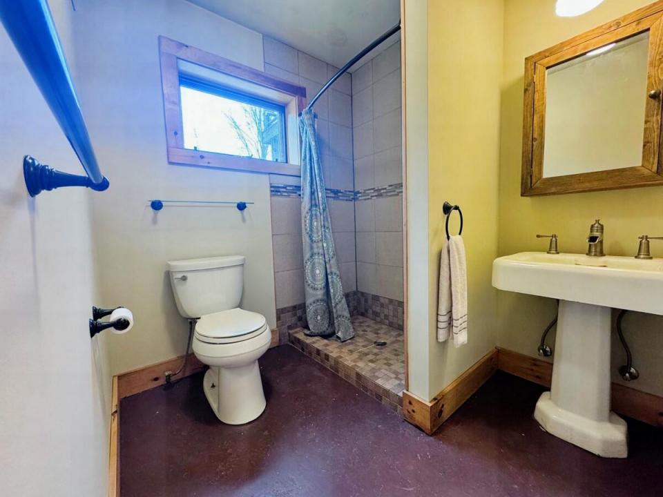 FIRST FLOOR BATH