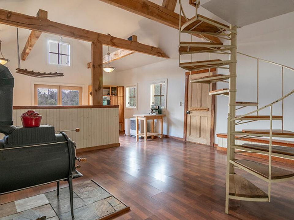 EssexHomeNestledInTheWoods_DiningRoom
