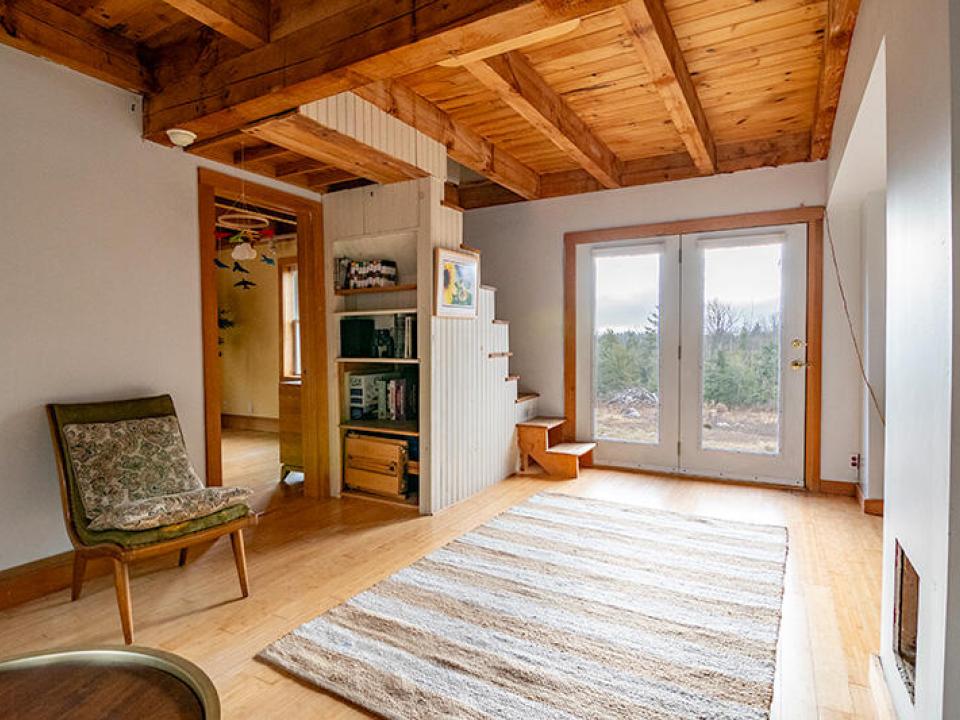 EssexHomeNestledInTheWoods_LivingRoom_St