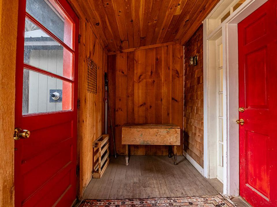 EssexHomeNestledInTheWoods_Mudroom