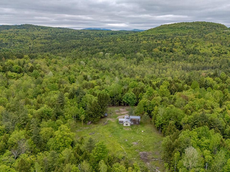 EssexHomeNestledInTheWoods_A_Exterior_Ba