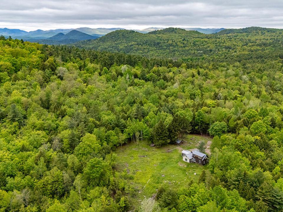 EssexHomeNestledInTheWoods_A_Exterior_Ba