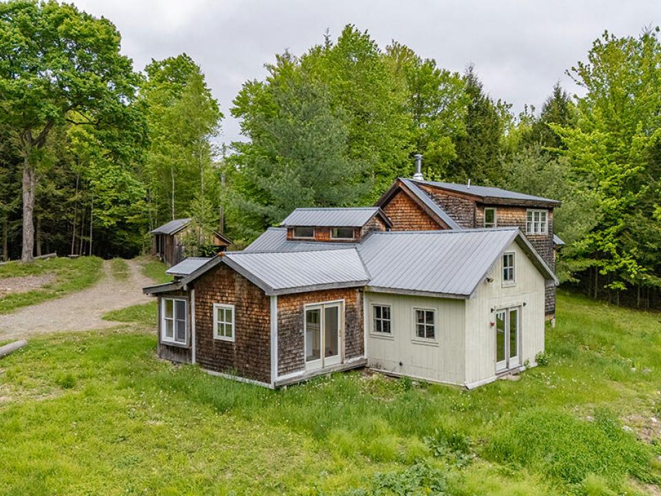 EssexHomeNestledInTheWoods_A_Exterior_Ba