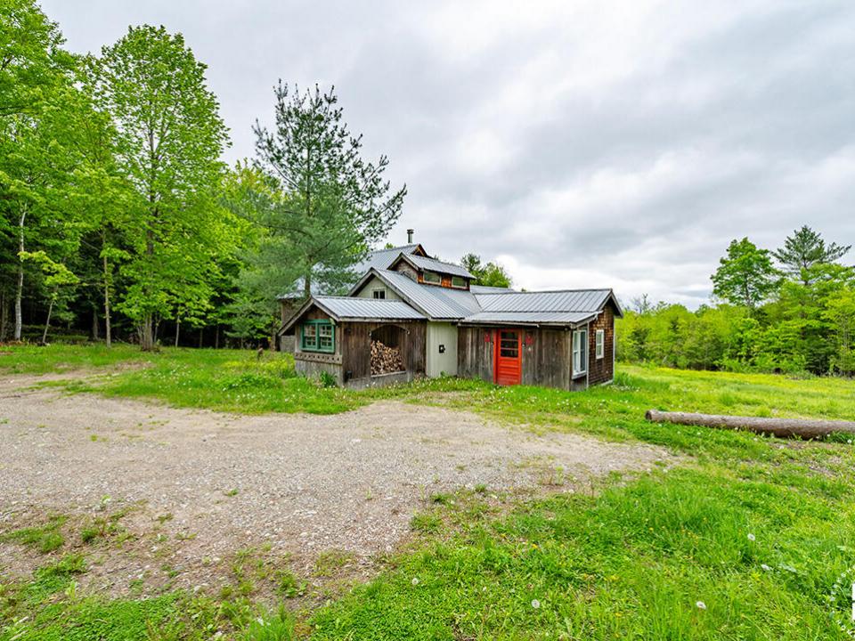EssexHomeNestledInTheWoods_Exterior