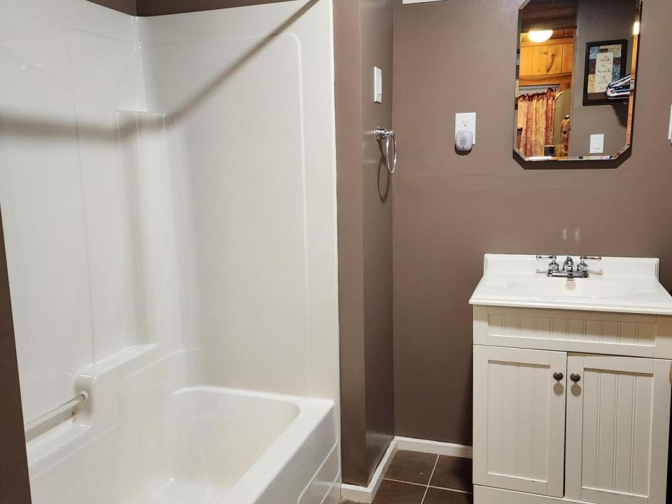 Lower Level Bath