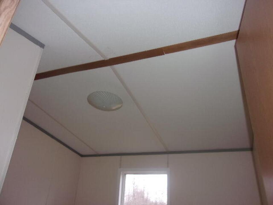 High Ceilings in Guestroom