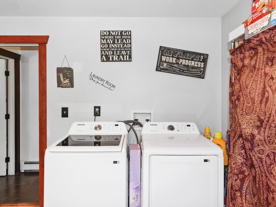 Washer/Dryer Hookups