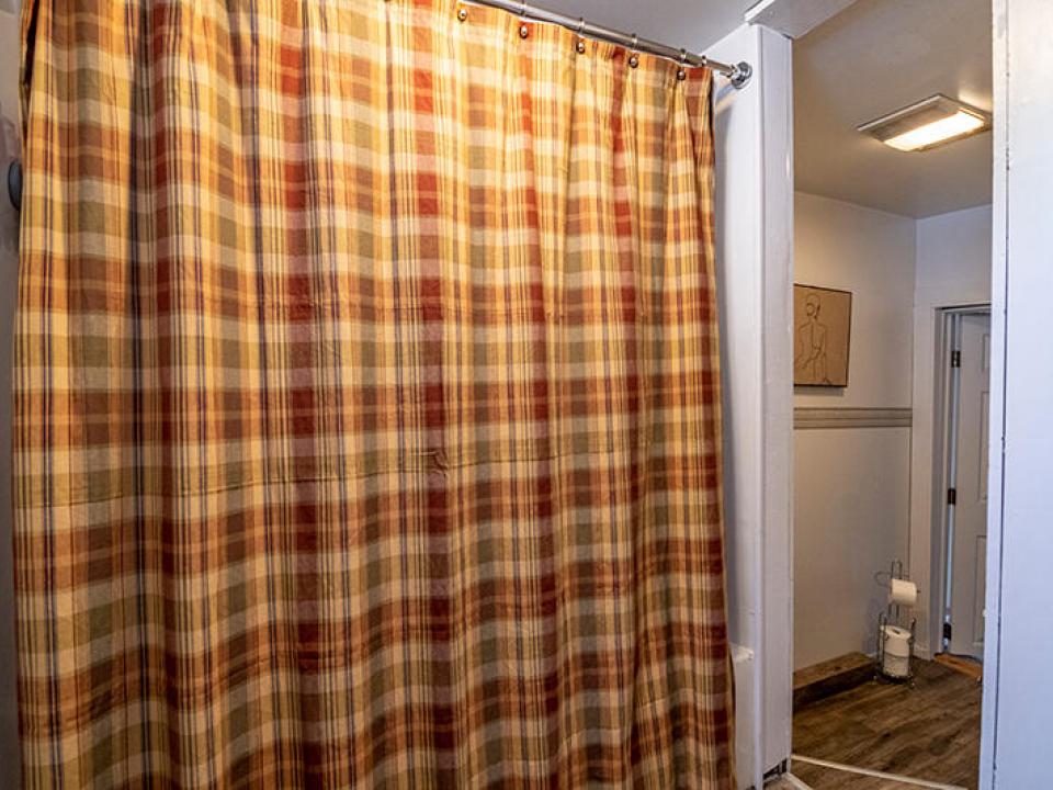 ApartmentOnSentinelRoad_Bathroom_Shower