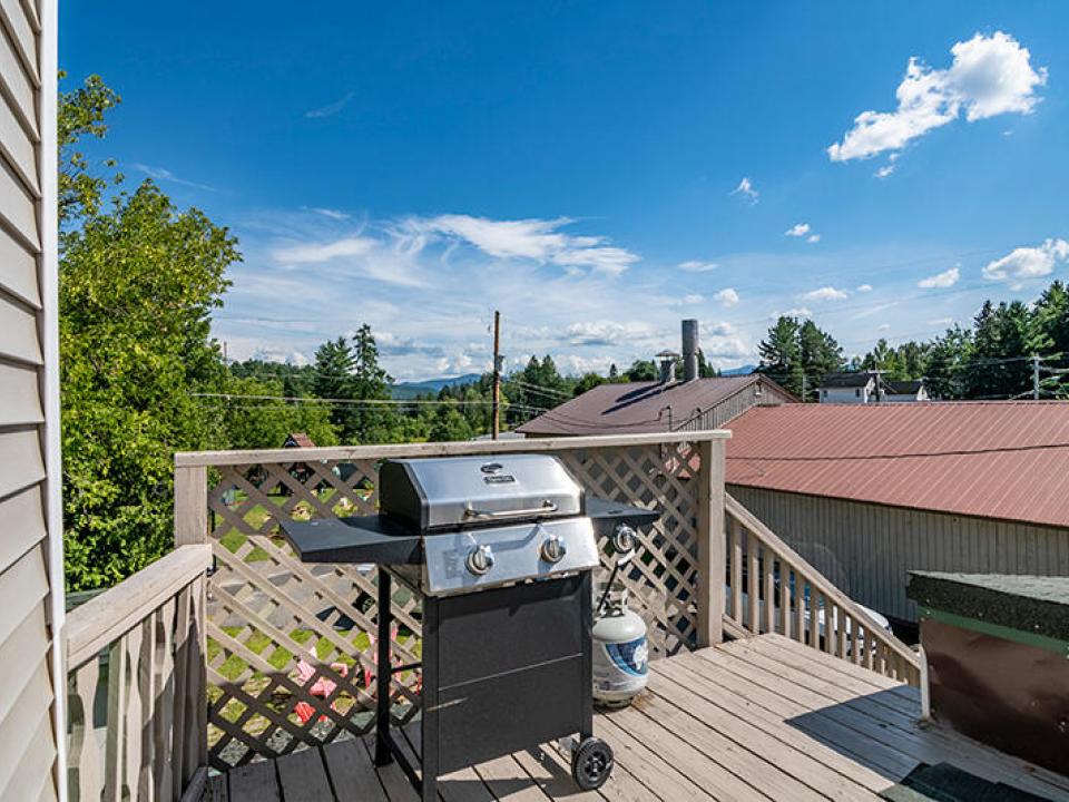 ApartmentOnSentinelRoad_Deck_Grill