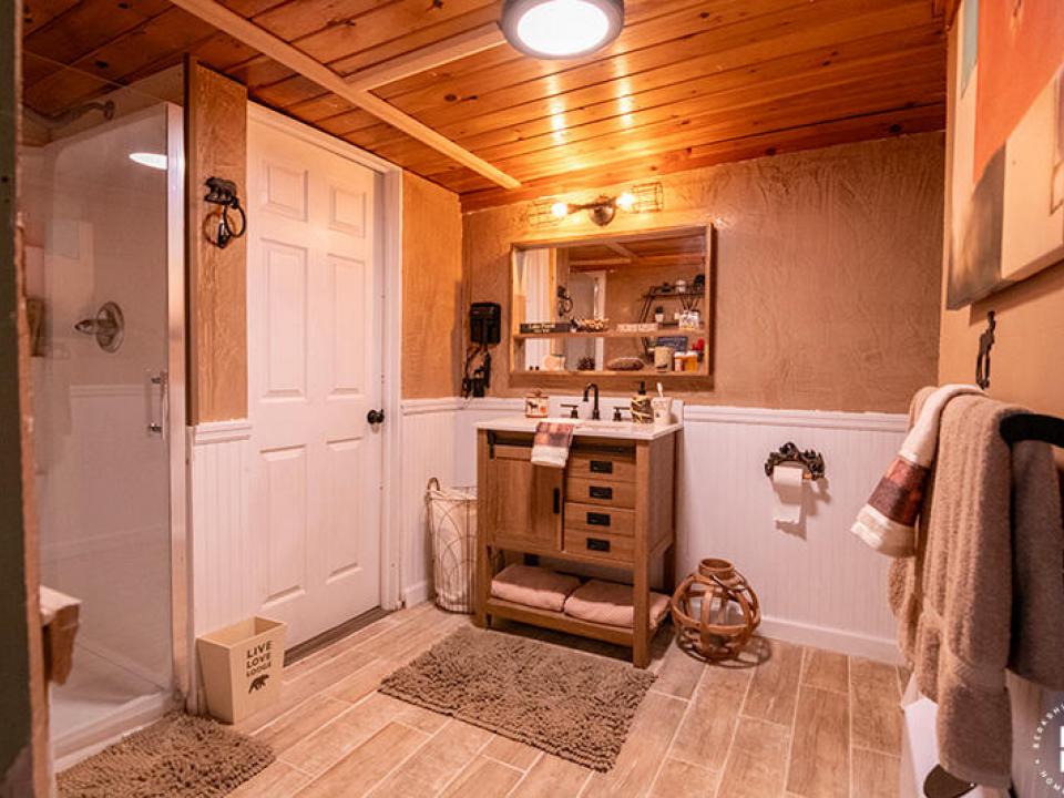 SentinelApartment_Downstairs_Bathroom1